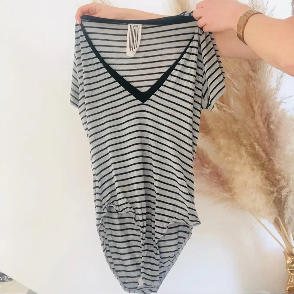 FP FREE PEOPLE Grey Black Striped Deep VNeck Short Sleeve Bodysuit Top Tee Large